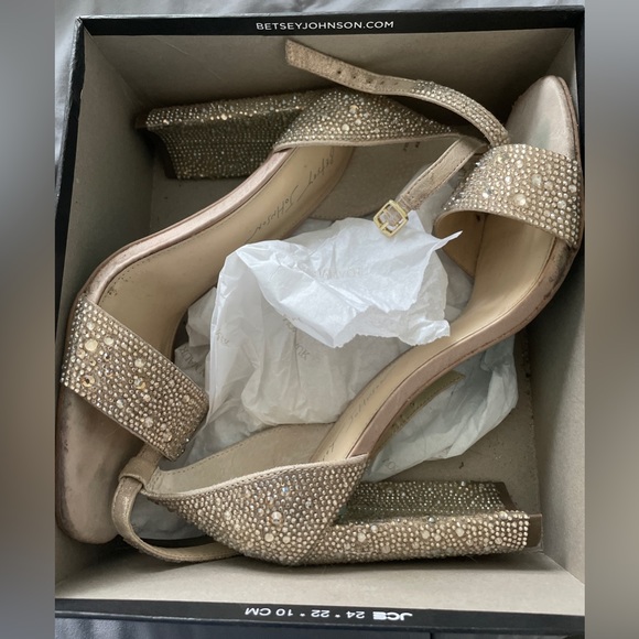 Betsey Johnson Champagne Heels - Picture 3 of 3